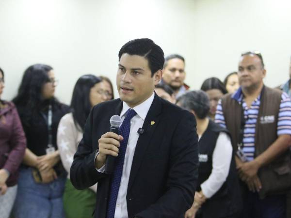 Con la mayoría de su equipo contratado de forma temporal, el despacho del consejero luce casi vacío en la etapa poselectoral aunque se confirmó que contrato de sus colaboradores fue extendido por un mes más.