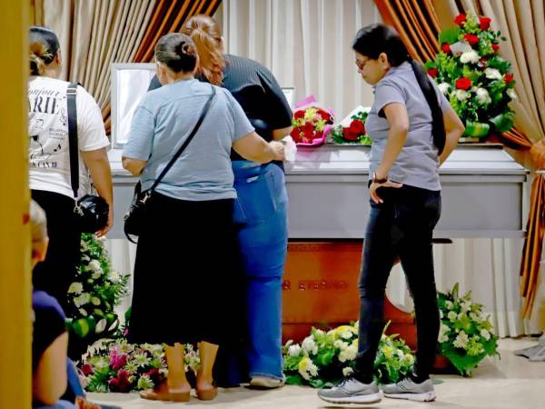 El cuerpo de la maestra Keyla Melissa Alvarado Palacios fue velado en una funeraria sampedrana; ayer la sepultaron en un cementerio del municipio de Choloma.