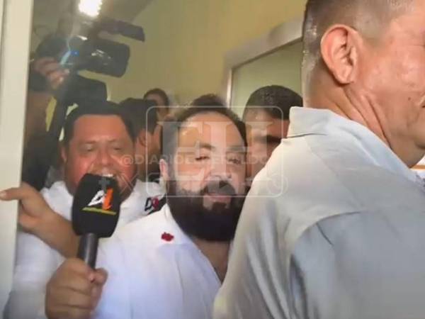 El titular del Congreso Nacional recibió una bienvenida nada agradable como muestra del sentir de los hondureños, según dejaron ver en su centro de votación.
