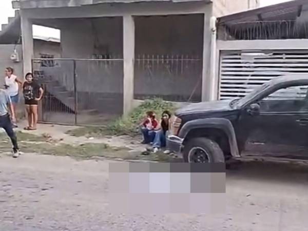 El hecho ocurrió en horas de la tarde en la colonia Felipe Zelaya de San Pedro Sula. La mujer se estaba cruzando de calle cuando fue embestida por el motociclista.