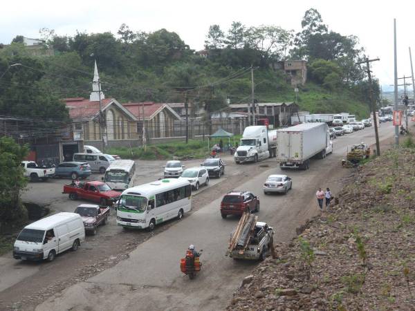 El proyecto de ampliación en la salida a Olancho, presentado como prioritario por el gobierno continúa sin avances.