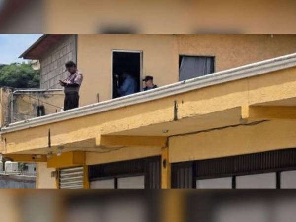 El guardia estaba en una oficina cuando fue encontrado muerto.