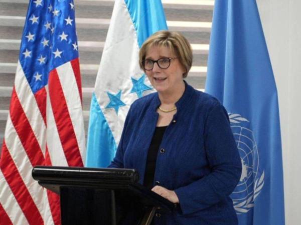 La embajadora de Estados Unidos en Honduras lamentó la muerte del cantautor hondureño.