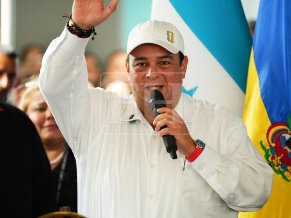 El alcalde advirtió que no desistirá de su demanda. “No vamos a parar de luchar hasta que se haga justicia, no vamos a dejar de luchar hasta que se cuenten los votos”, reiteró.