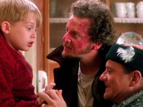 Daniel Stern es ampliamente recordado por su papel como Marv Merchants, el ladrón de buen corazón (y escaso sentido común) en la icónica cinta navideña.