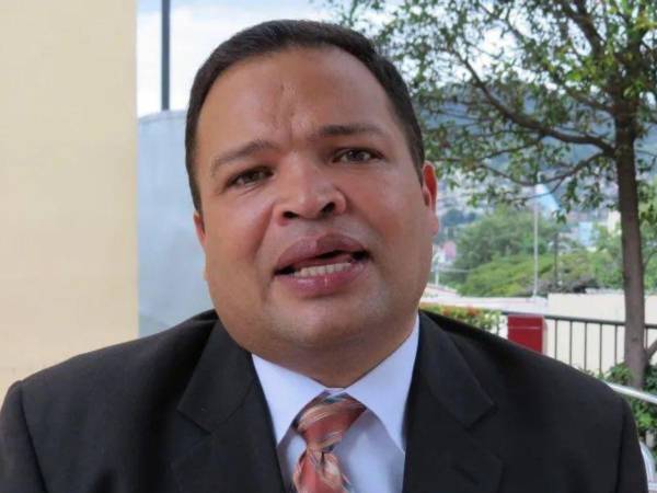 El diputado de Libre, Jari Dixon, decidió defenderse en redes sociales, pero sin mostrar documentación que sustente las obras que gestionó a través de una ONG.