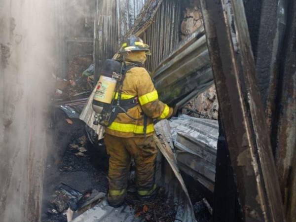 Incendio en la colonia Las Torres deja daños materiales.