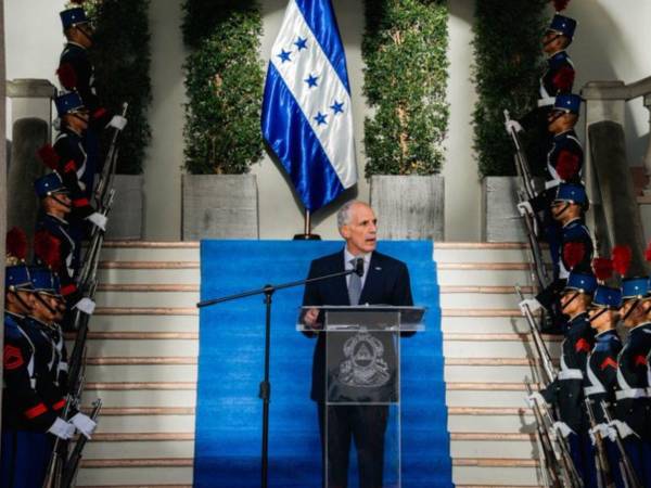 El mandatario publicó un mensaje antes de iniciar los actos por los 205 aniversario de la independencia de Honduras.