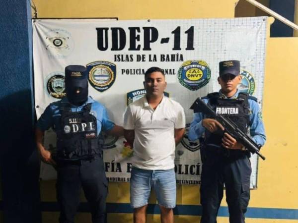 Agentes aeroportuarios detectaron irregularidades en la documentación presentada por un grupo de personas que pretendía viajar hacia Canadá.