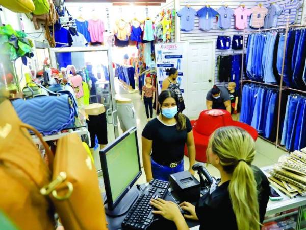 La Cámara de Comercio e Industrias de Tegucigalpa reporta una inscripción mensual mayor a 600 empresas, las que se constituyen como comerciante individual o sociedades.