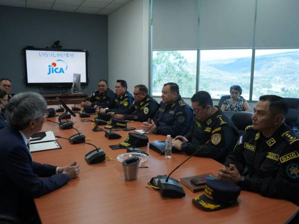 La cúpula de la Policía Nacional que lidera el proyecto de Policía Comunitaria, se reunió con personeros de la Agencia de Cooperación Internacional del Japón (JICA), que apoya la iniciativa en Honduras.