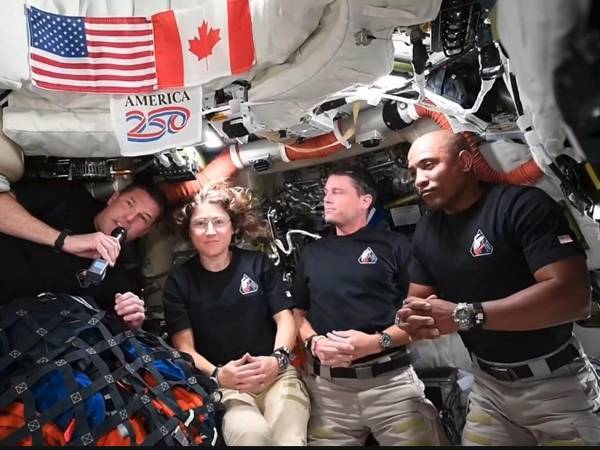 A bordo de la nave Orión, los astronautas realizaron observaciones inéditas que aportarán nuevos datos sobre la composición lunar.