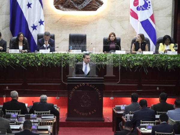 “Vamos a trabajar de la mano con la libertad de prensa, con la libertad de expresión y con todos los medios de comunicación del país”, manifestó.