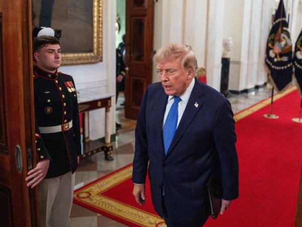 La nueva orden ejecutiva del presidente Donald Trump para limitar la ciudadanía por nacimiento es inconstitucional, afirma la ACLU.