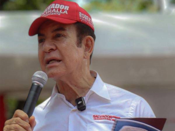 El aspirante presidencial del Partido Liberal, Salvador Nasralla, denunció el ataque contra el alcalde Nelson Bueso.