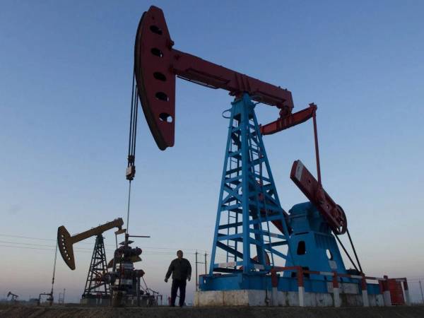 El petróleo de Texas cae 5,5 % en la media jornada tras el acuerdo de Estados Unidos e Irán.