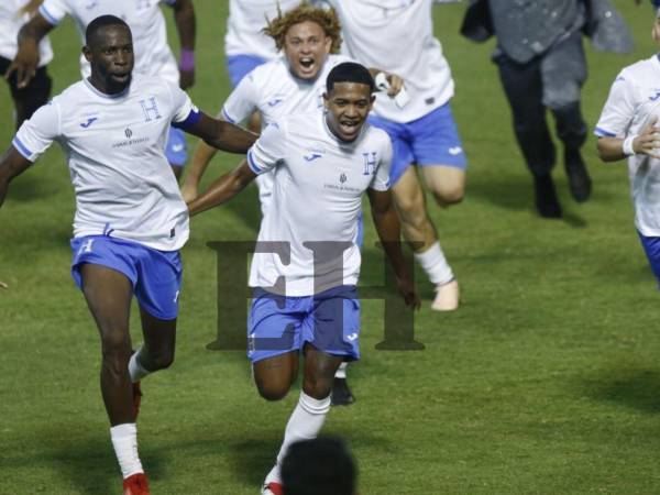 Noland Caleb hizo que el estadio Morazán gritara con entusiasmo el segundo gol de la selección de tiktokers de Honduras contra la selección de El Salvador.