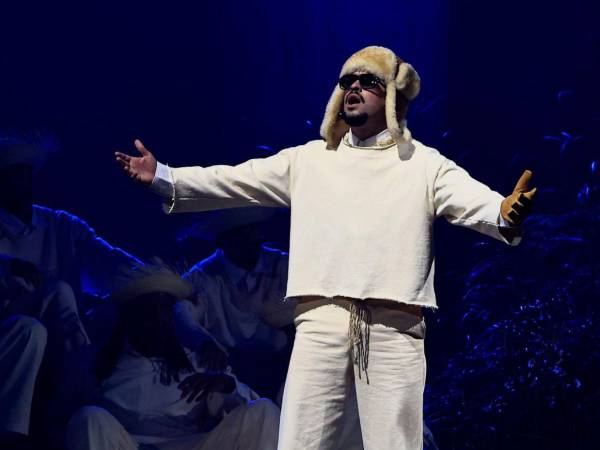 El foro también abrió espacio a la evolución del género urbano con la participación de figuras como Tuti Bou, vicepresidenta de Sony Music en Puerto Rico; el productor Mario VI; y los veteranos Ken-Y y DJ Negro, quienes coincidieron en que la proyección global del movimiento urbano es inseparable de la trayectoria de Bad Bunny.