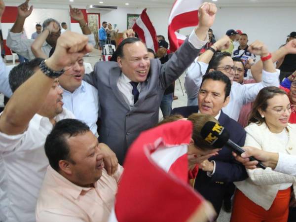 Los liberales celebran la remontada de Salvador Nasralla, quien está superando a Nasry Asfura en los nuevos datos brindados por el Consejo Nacional Electoral.
