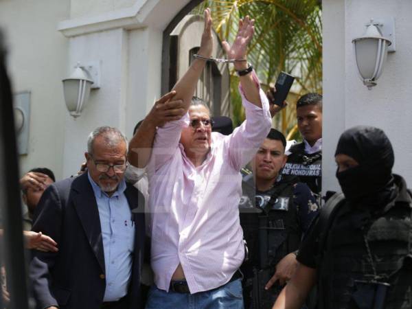 Esdras Amado López transmitió en vivo su aprehensión y fue trasladado al Core 7 en un vehículo policial sin distintivos