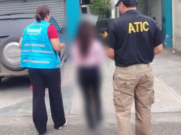 El pastor y su esposa se ofrecieron a brindarle apoyo y la llevaron a vivir con ellos.