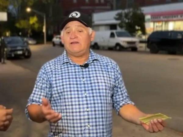 Rubén Antonio Cruz, de 60 años, fue multado por no portar su green card.