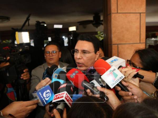 Dagoberto Aspra, defensa de Cossette López, cuestionó el peritaje presentado por la empresa colombiana.