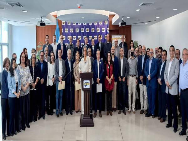 La junta directiva presidida por Anabel Gallardo y dirigentes de las organizaciones miembros del Cohep también convocaron al próximo gobierno a revisar decisiones de política comercial y fortalecer alianzas.