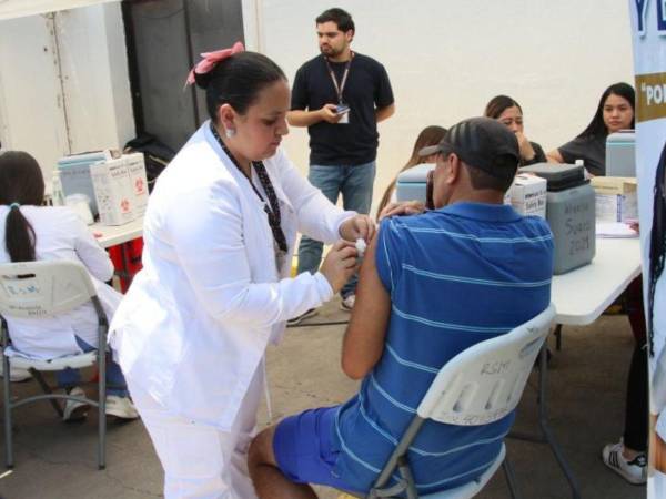 Ante la confirmación de dos casos importados de sarampión, las autoridades de la Secretaría de Salud han intensificado las jornadas de vacunación a nivel nacional.