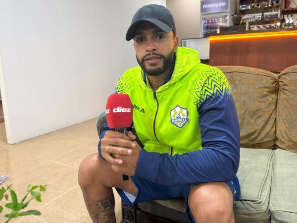 Nelson Muñoz milita para el Olancho FC y también se ha preparado académicamente.