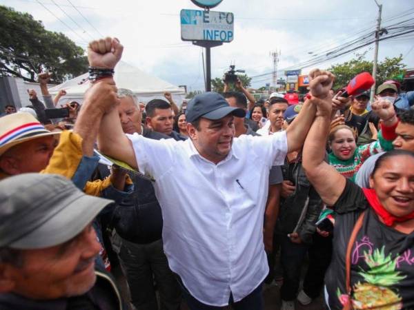 El exedil capitalino, Jorge Aldana, estuvo respaldado por su militancia durante las elecciones generales. La cantidad de personas a las afueras del Infop era masiva, pero todos aseguraban trabajar en la alcaldía.