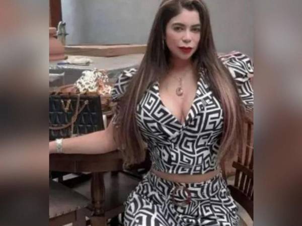 El caso judicial contra la exfiscal Francia Sofía Medina Martínez, conocida públicamente como la “Barbie Fiscal”, dio un paso decisivo luego de que la Sala de lo Constitucional de la Corte Suprema de Justicia rechazara dos recursos de amparo presentados por su defensa.