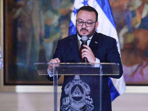 El ministro de Comunicaciones de Casa Presidencial, José Augusto Argueta, detalló las medidas que implementa el gobierno para mitigar el impacto por el costo de los combustibles en el país.