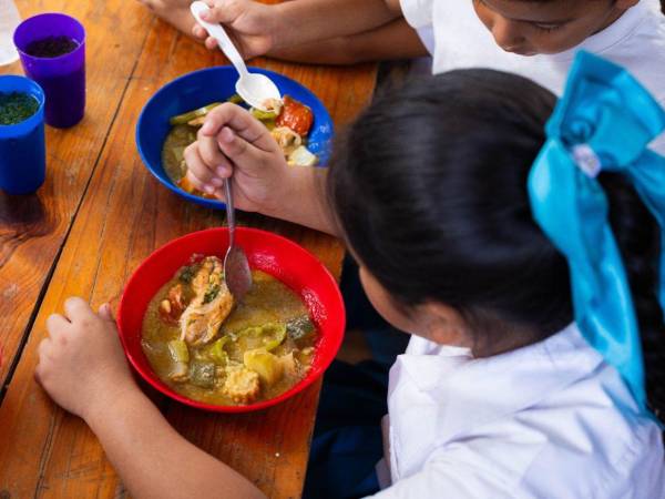 El Programa Mundial de Alimentos (PMA) contribuye a fortalecer la merienda escolar en varias regiones del territorio nacional.