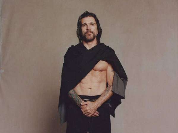 Aunque muchos especularon sobre a quién iba dedicada esta popular canción, Juanes nunca reveló una musa específica.