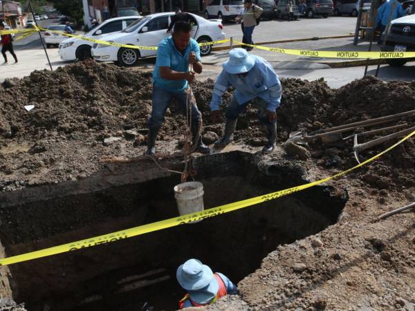 Tran incremento en el tráfico vehicular, las reparaciones en calle principal de la salida al sur serán concluidas hoy