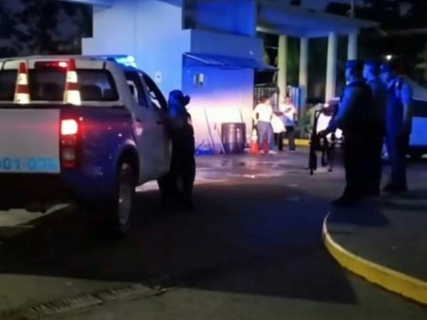 A la escena del crimen llegaron agentes de la Policía Nacional, quienes iniciaron las indagaciones para determinar a los responsables del ataque armado.