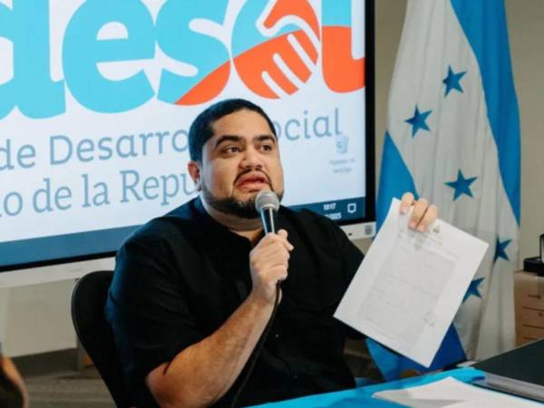 El exministro de Sedesol, José Carlos Cardona, es acusado por el delito de fraude.