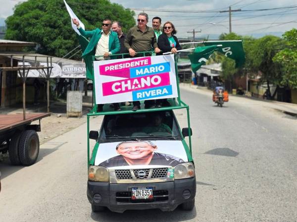 Este es el “Chano Móvil”, el carro que utiliza el candidato de la Democracia Cristiana para recorrer el país.