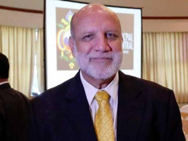 Roberto Acosta ( popularmente conocido como El Pelón Acosta) fue alcalde de Tegucigalpa entre los años 1994 y 1998.