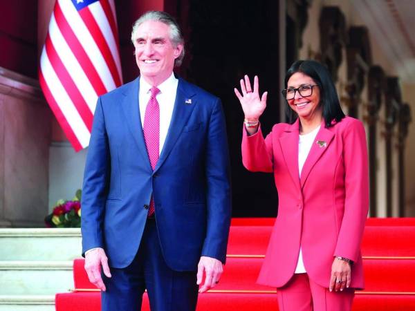 Política. La presidenta encargada de Venezuela, Delcy Rodríguez, se reunió en Caracas con el secretario de Interior de Estados Unidos, Doug Burgum, quien subrayó las riquezas minerales de Venezuela y resaltó las oportunidades de cooperación entre los dos países.