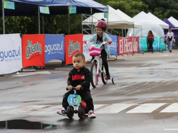 Al pequeñín Jayson Andre Lagos nada lo para este domingo. Llegó con todas las ganas de pedalear por una buena causa. Aquí las imágenes.