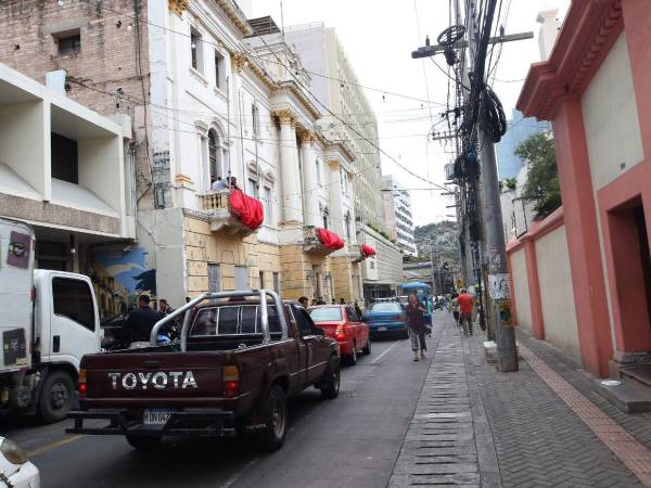 Desde este sábado por la tarde hasta el domingo se mantendrá cerrado el tramo frente al Palacio Municipal para actividades religiosas y la tradicional alfombra.