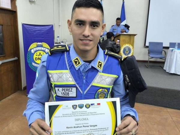 El domingo 14 de septiembre se reportó la desaparición del inspector Kevin Pérez Vargas, quien junto a un menor de edad fue arrastrado por una corriente en la residencial Los Arcos de San Pedro Sula.
