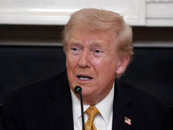 El mandatario estadounidense escribió molesto que cortaría las negociaciones comerciales con Canadá.