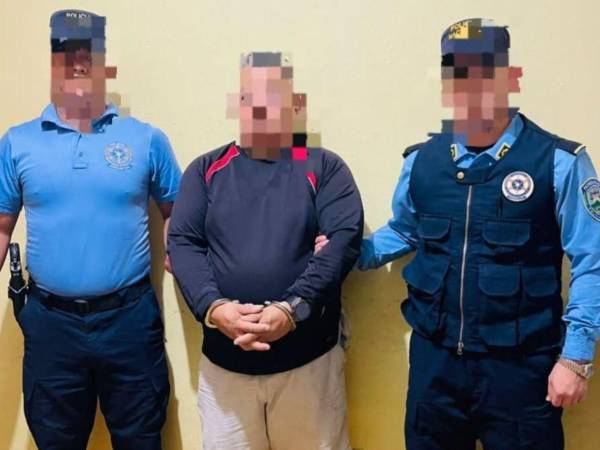 El arrestado es un sujeto de 57 años de edad, señalado de haber atacado con un machete a un perro el pasado 28 de julio.