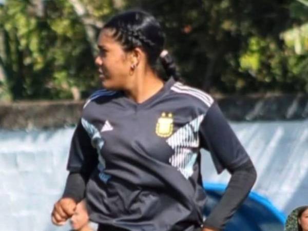 Nayeli Estrada Mejía, de 23 años de edad, murió tras impactar con su moto en un automotor.