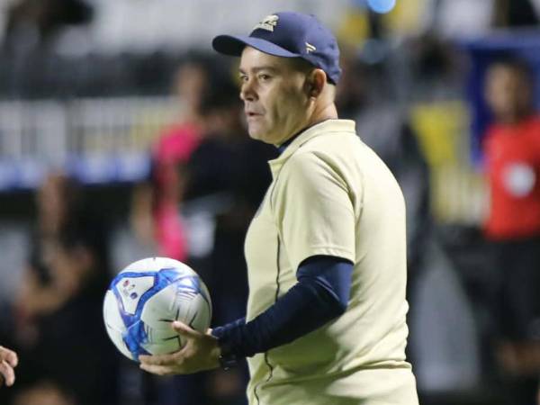 Javier López no salió nada contento luego de perder la Supercopa de Honduras.