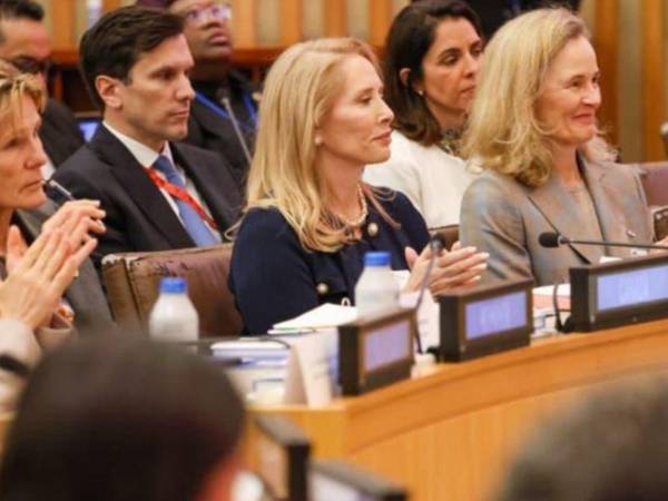 La primera dama de Honduras, Lissette del Cid de Asfura, participó en la reunión.