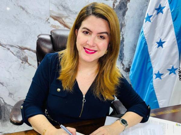 Cossette López hizo un llamado a Ana Paola Hall, presidenta del CNE.